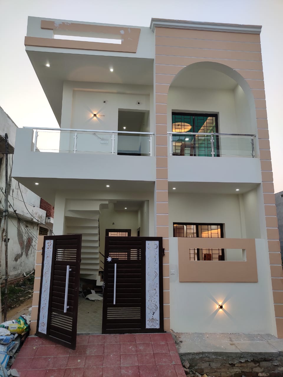 New Corner House At Gomtinagar Extention